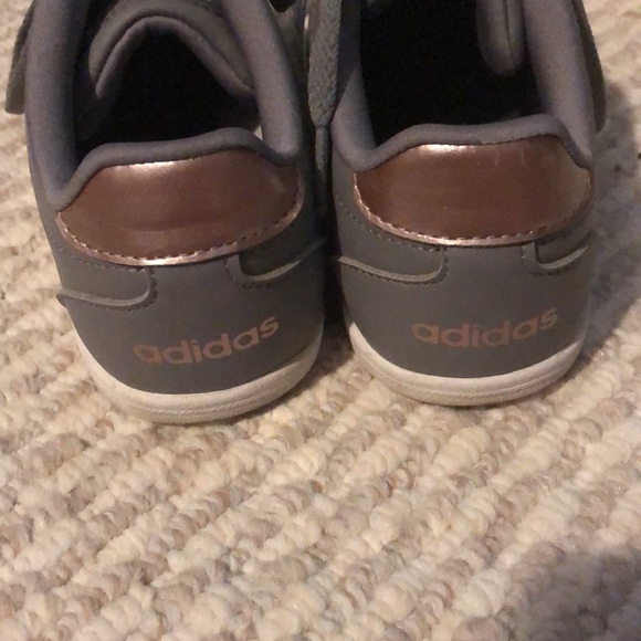 Adidas Sneakers size 6 - Picture 4 of 6